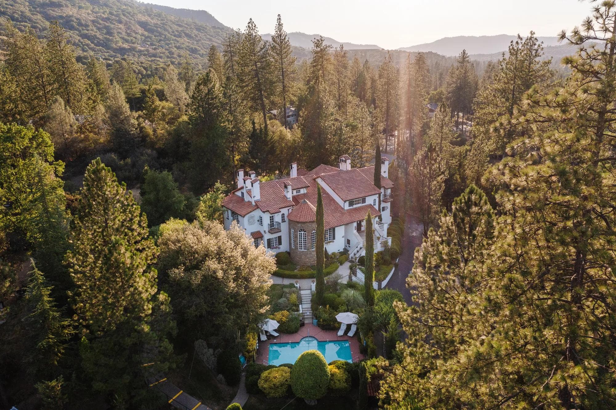 CHÂTEAU DU SUREAU Oakhurst, Californie, États-Unis